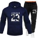 O moletom com capuz é um conjunto masculino para a Primavera de 2025 e um conjunto feminino para roupas esportivas femininas, com capuz e calças de moletom.