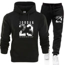 O moletom com capuz é um conjunto masculino para a Primavera de 2025 e um conjunto feminino para roupas esportivas femininas, com capuz e calças de moletom.