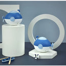 Bebê toma banho e brinca na água, submarino, enrolando corrente de animais, brincando no banheiro, brinquedos infantis