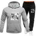 O moletom com capuz é um conjunto masculino para a Primavera de 2025 e um conjunto feminino para roupas esportivas femininas, com capuz e calças de moletom.