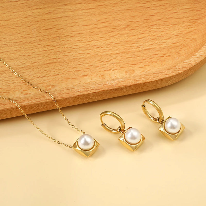 Conjuntos de Joias de Casamento para Mulheres Pérola Imitada Colar com Pingente de Aço Inoxidável Banhado a Ouro e Brincos de Argola Presentes de Joias