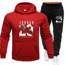 O moletom com capuz é um conjunto masculino para a Primavera de 2025 e um conjunto feminino para roupas esportivas femininas, com capuz e calças de moletom.