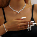 Conjunto de joias de design de moda feminina, simples e versátil, estilo luxo leve, acessórios brilhantes